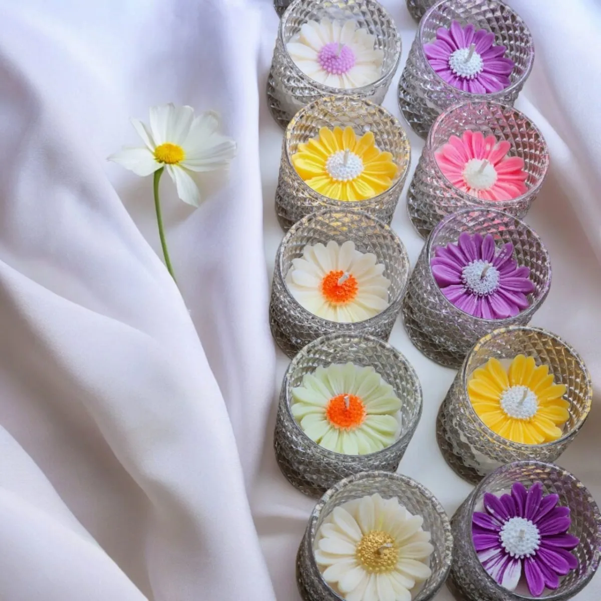 Blooming Daisy Scented Soy Wax Candle - Pack of 1